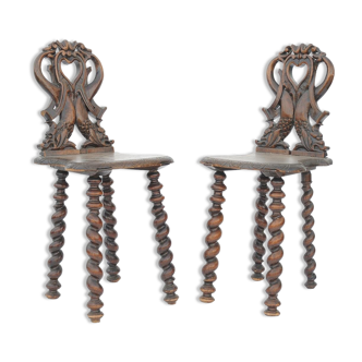 Pair of chairs called Escabelles
