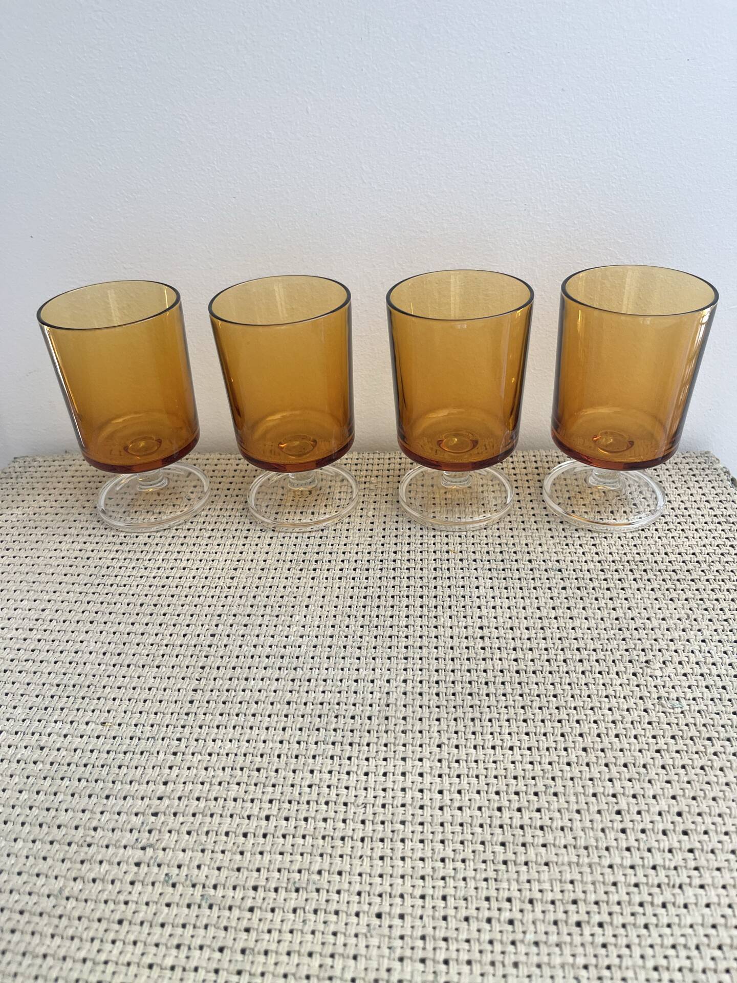 4 verres à pied