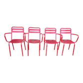 Anciennes chaises de métal de bistrot
