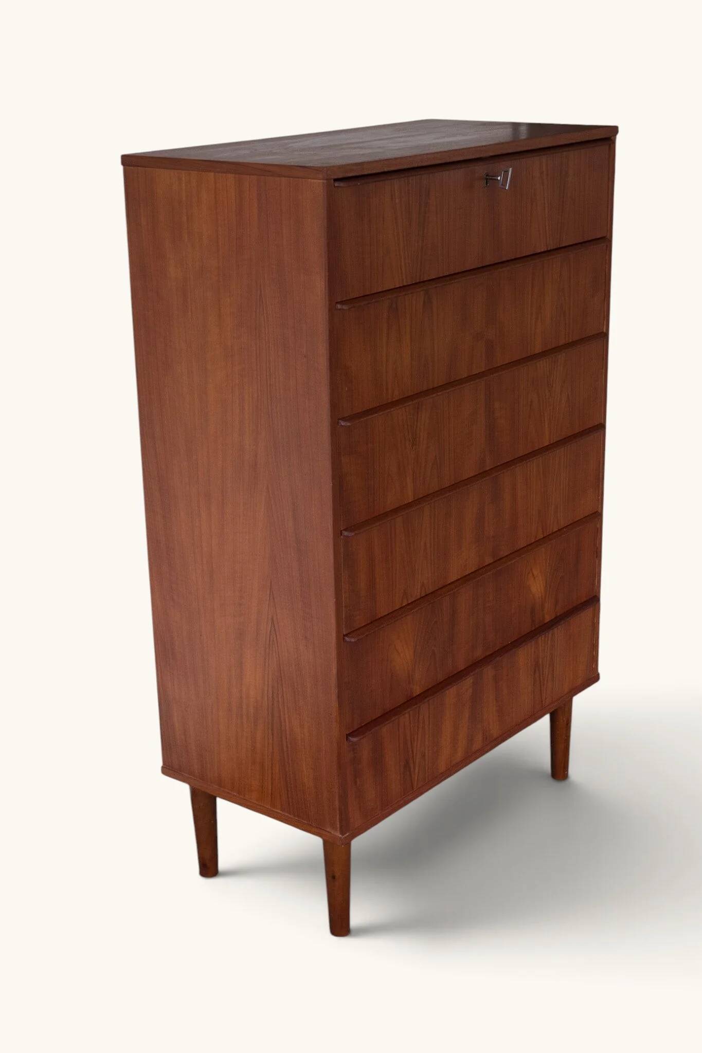 Chiffonnier « tallboy » vintage danois en teck avec 7 tiroirs