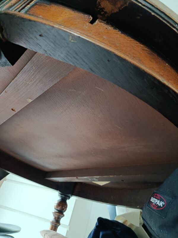 Table ronde de style Henri II en chêne massif – Fabrication italienne