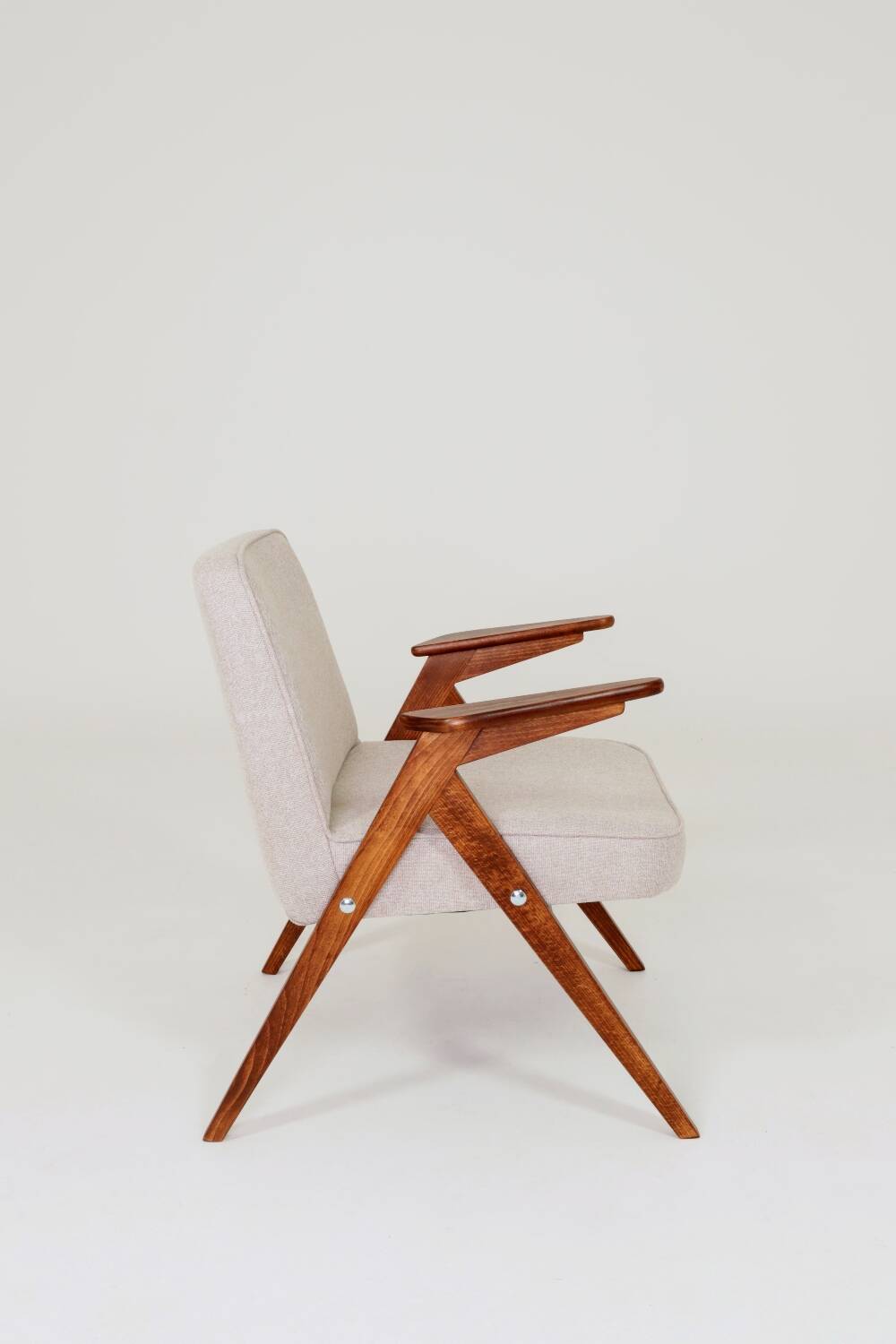 Fauteuil Lounge Beige Tressé Revêtement Bois Couleur Noyer