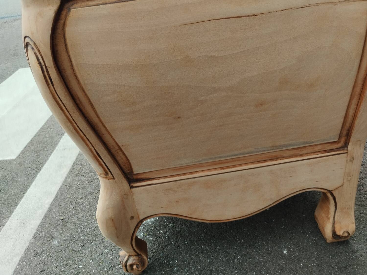 Beautiful antique Louis XV style chest of drawers