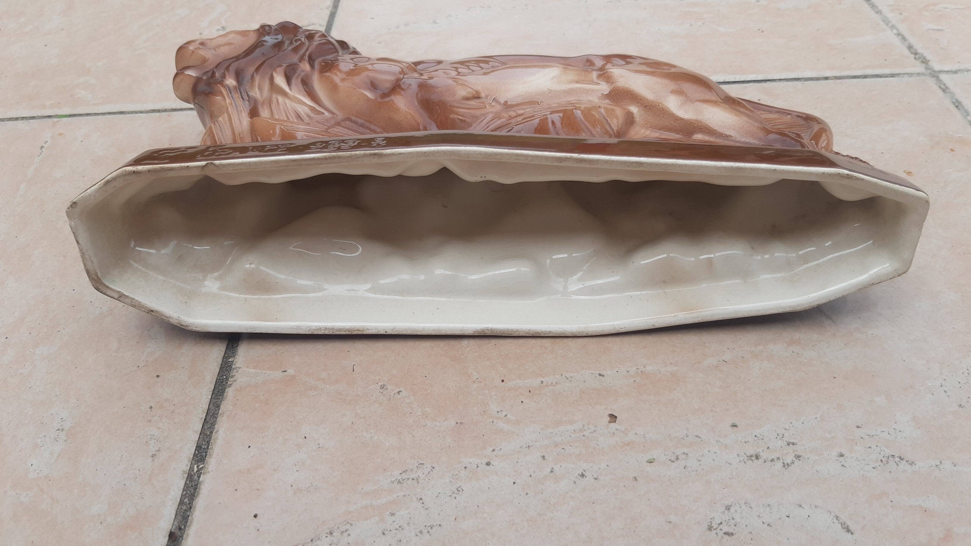 Lion stylized art deco earthenware of Saint Clement