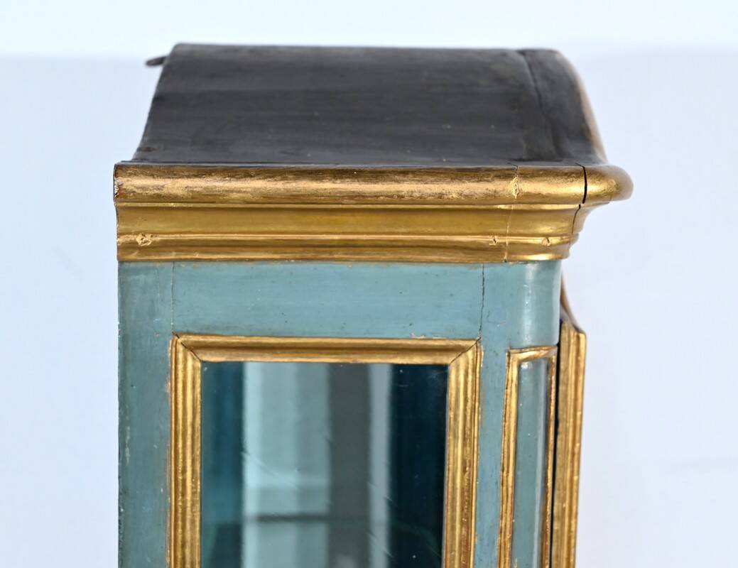 Small Showcase in Painted and Gilded Wood, Louis XV Style – Early 19th Century