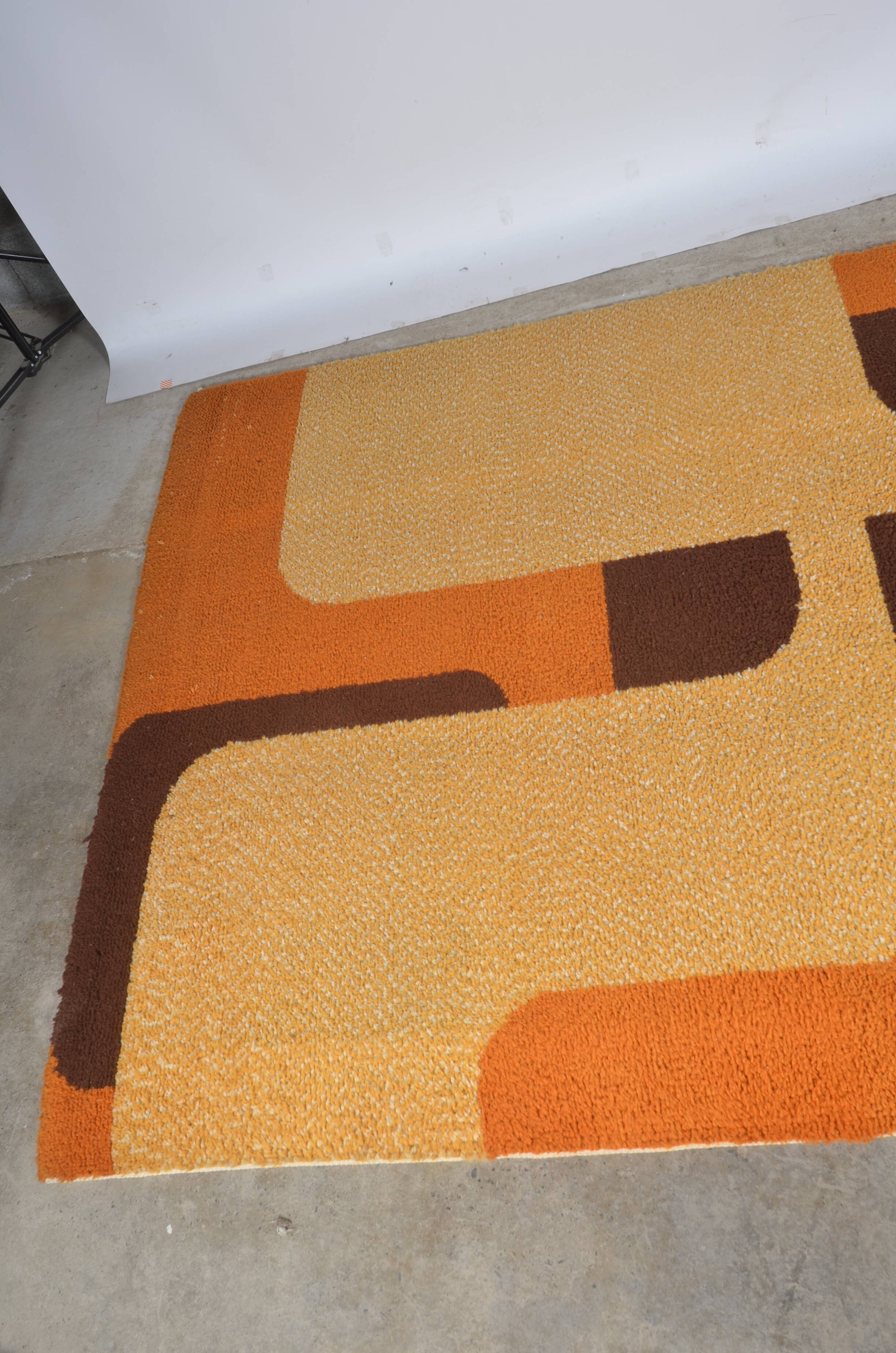 Vintage space age rug 1970