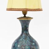 Vase balustre en email bleu cloisonné monté en lampe