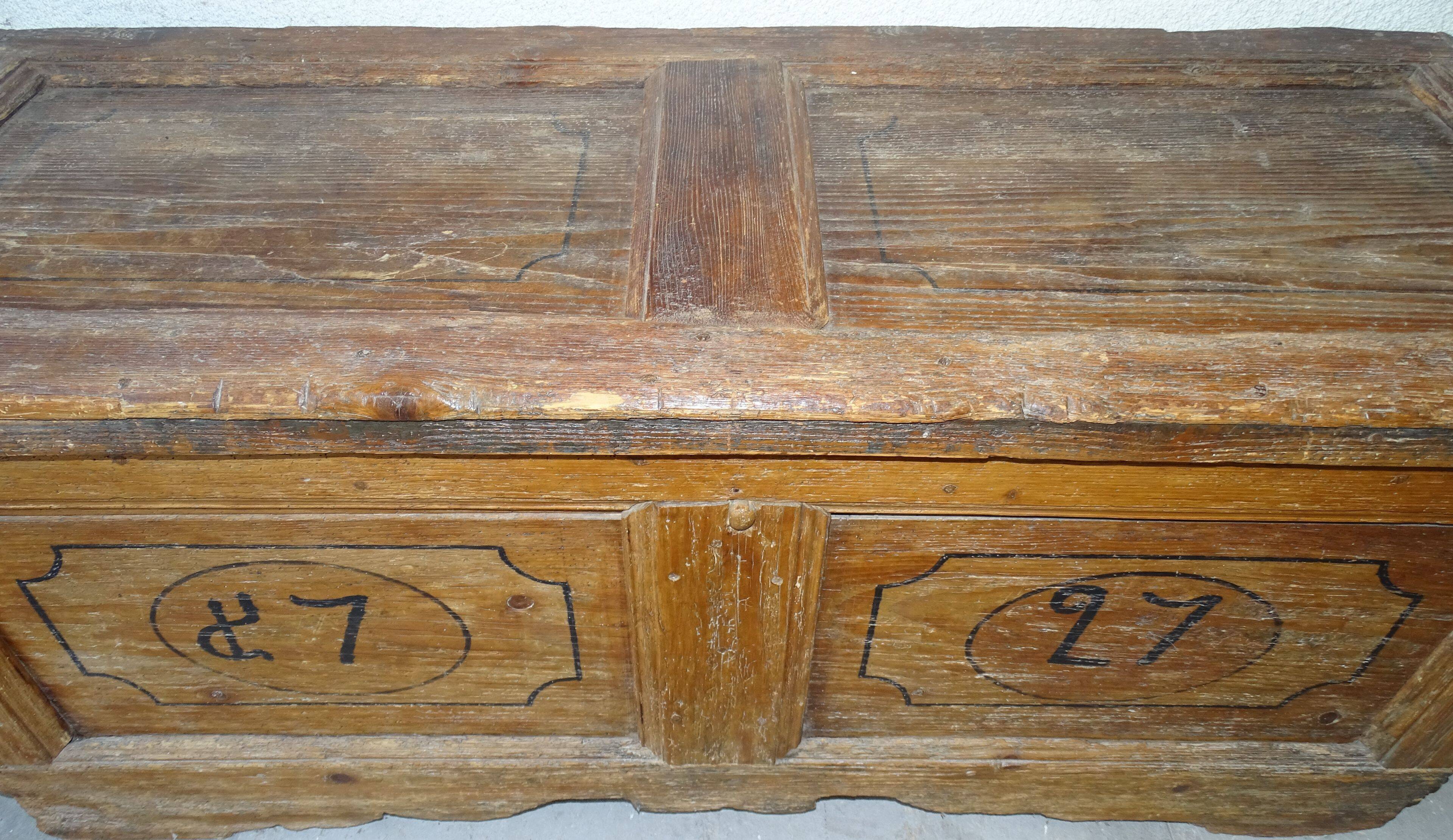 Savoyard chest