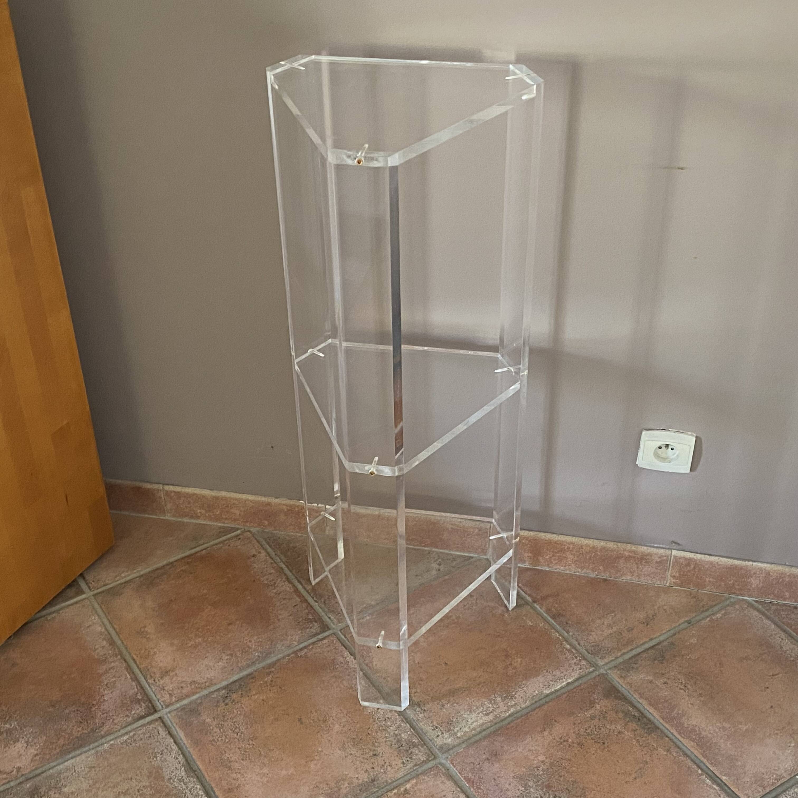 Console David Lange 1980. 90x36x30. Plexiglass.