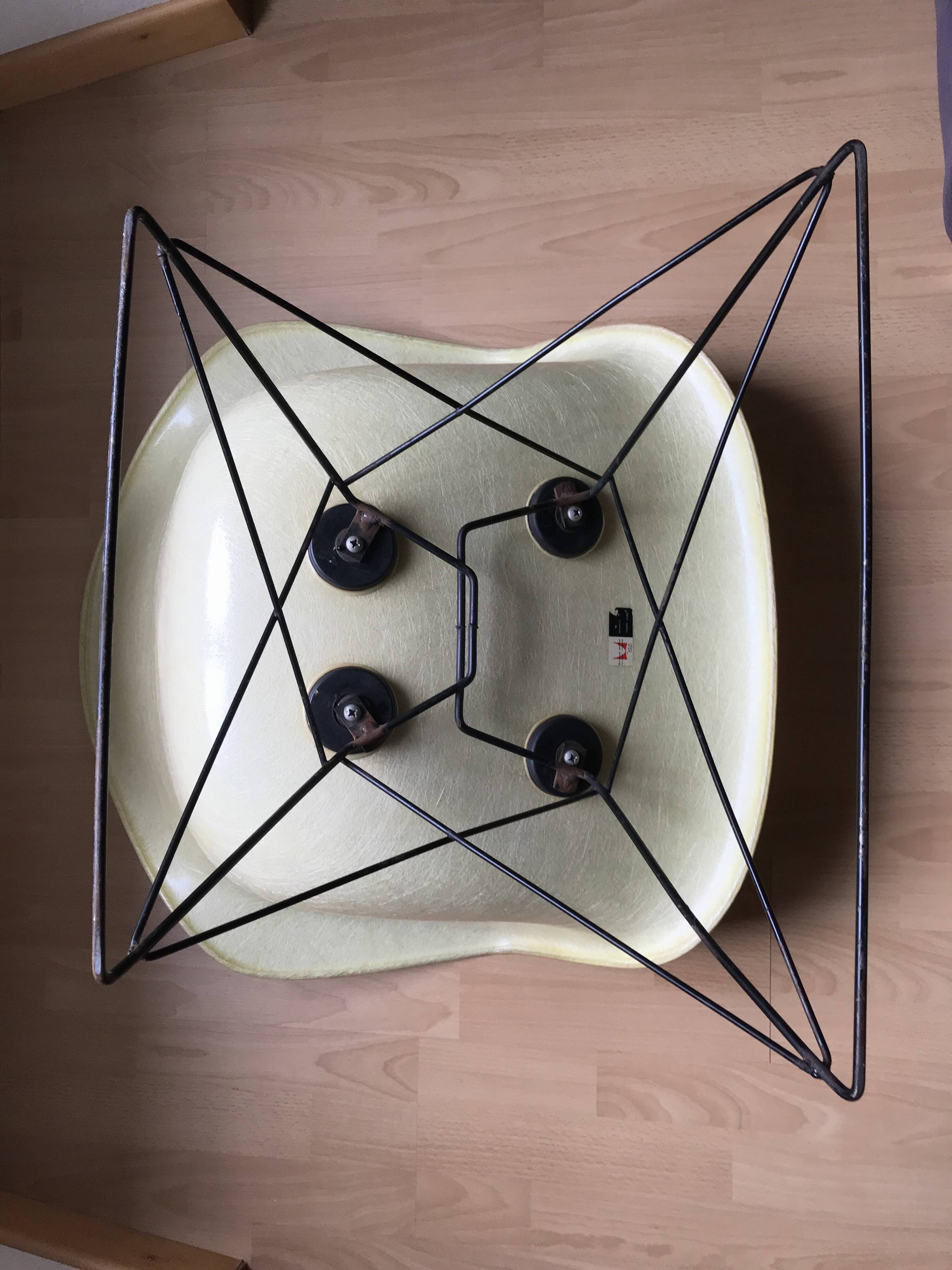 Armchair C&R Eames LAR