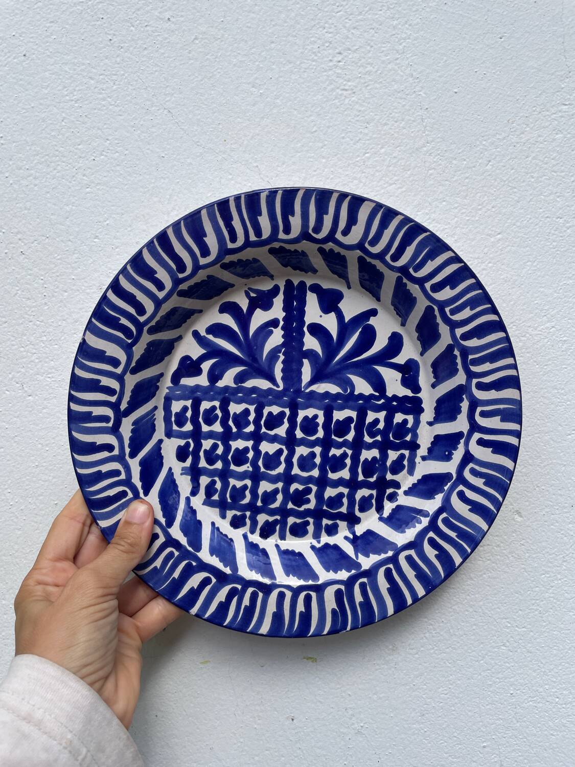 Blue and white decorative dish / plate
