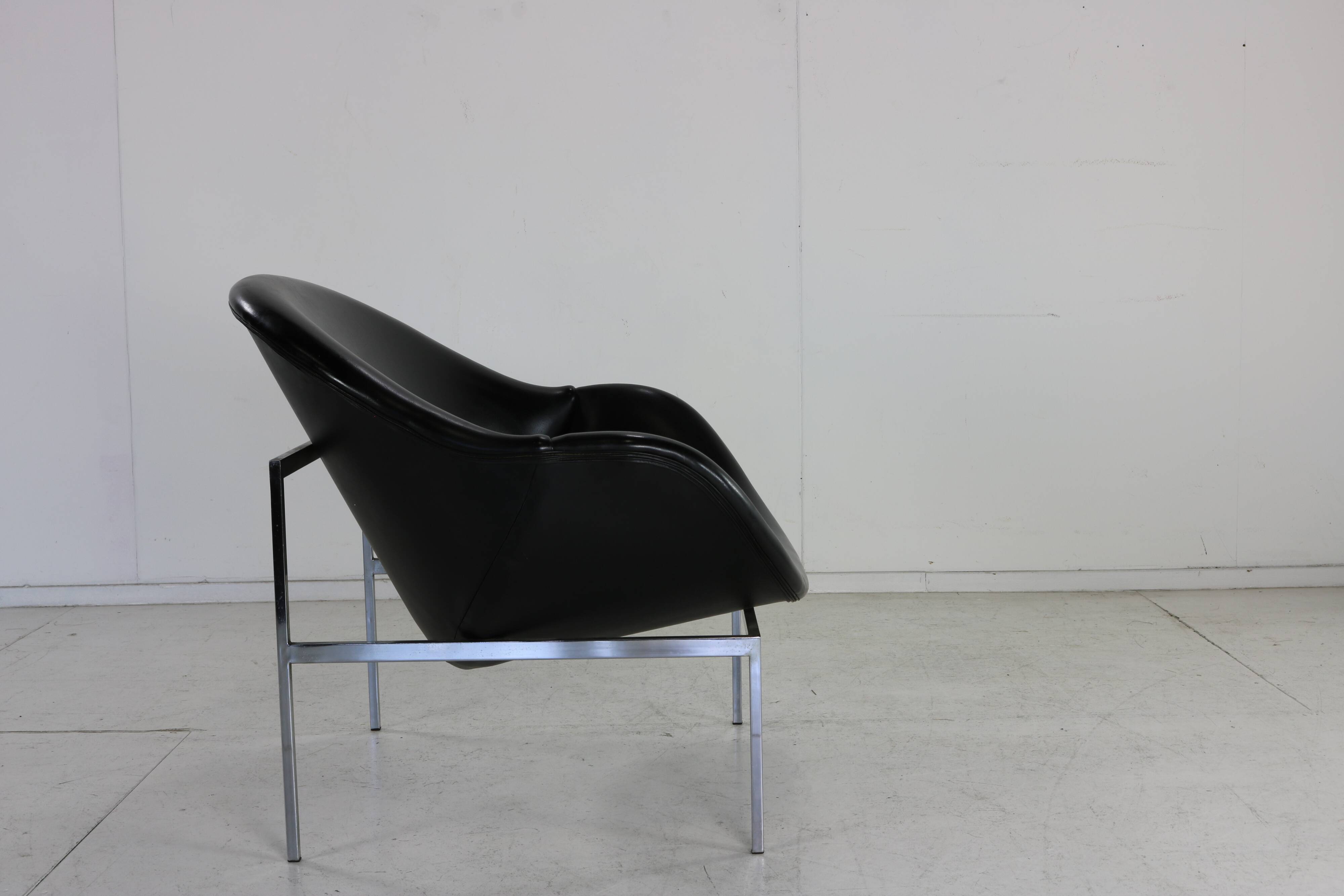 Dutch design easy chair by Rudolf Rohé Noordwolde