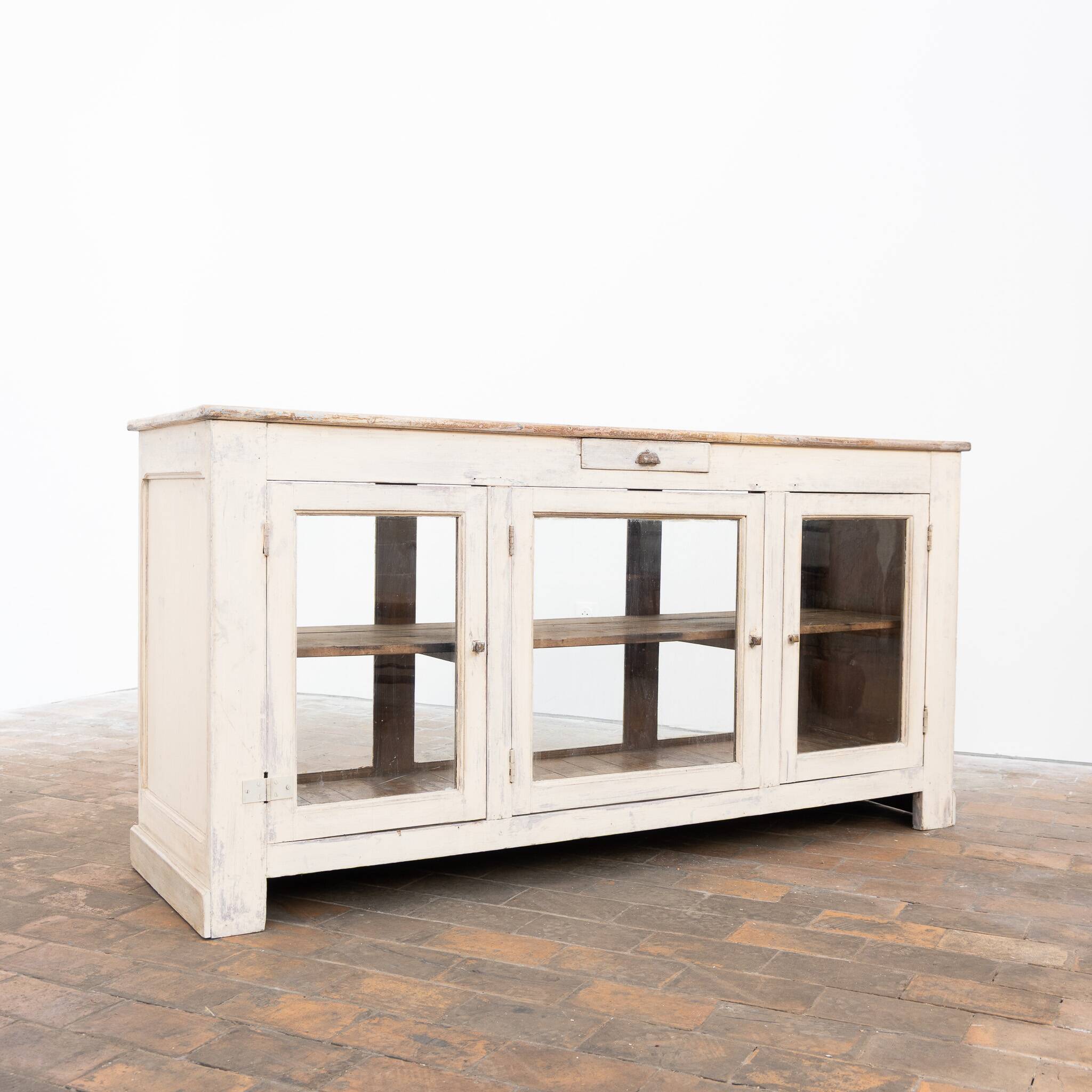 Ancien comptoir vitrine en bois peint – début XXe siècle