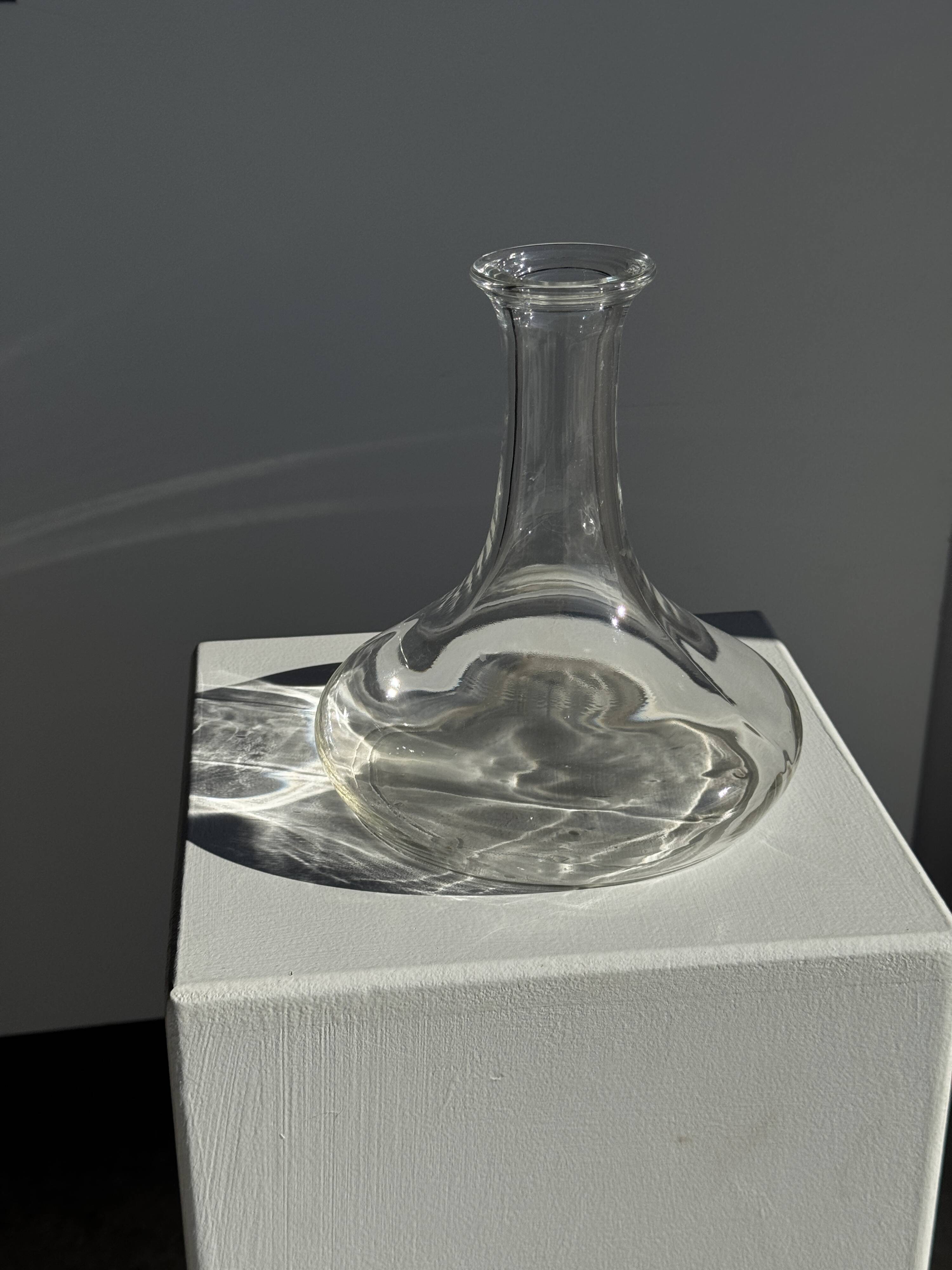 Vintage decanter with round stopper H27