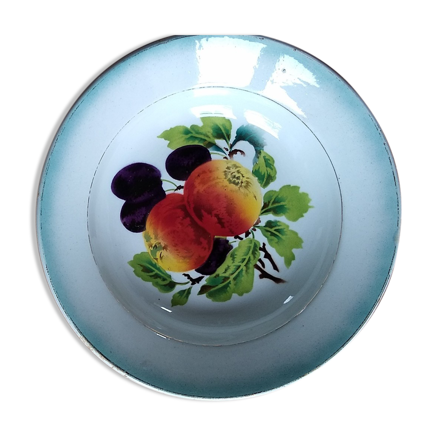 Plat rond en faïence St Amand décor de fruits pommes et prunes