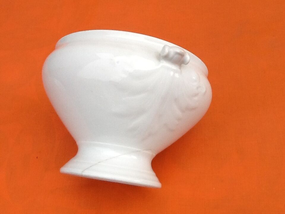 Soupière ancienne   Porcelaine blanche à décor de feuilles de chêne