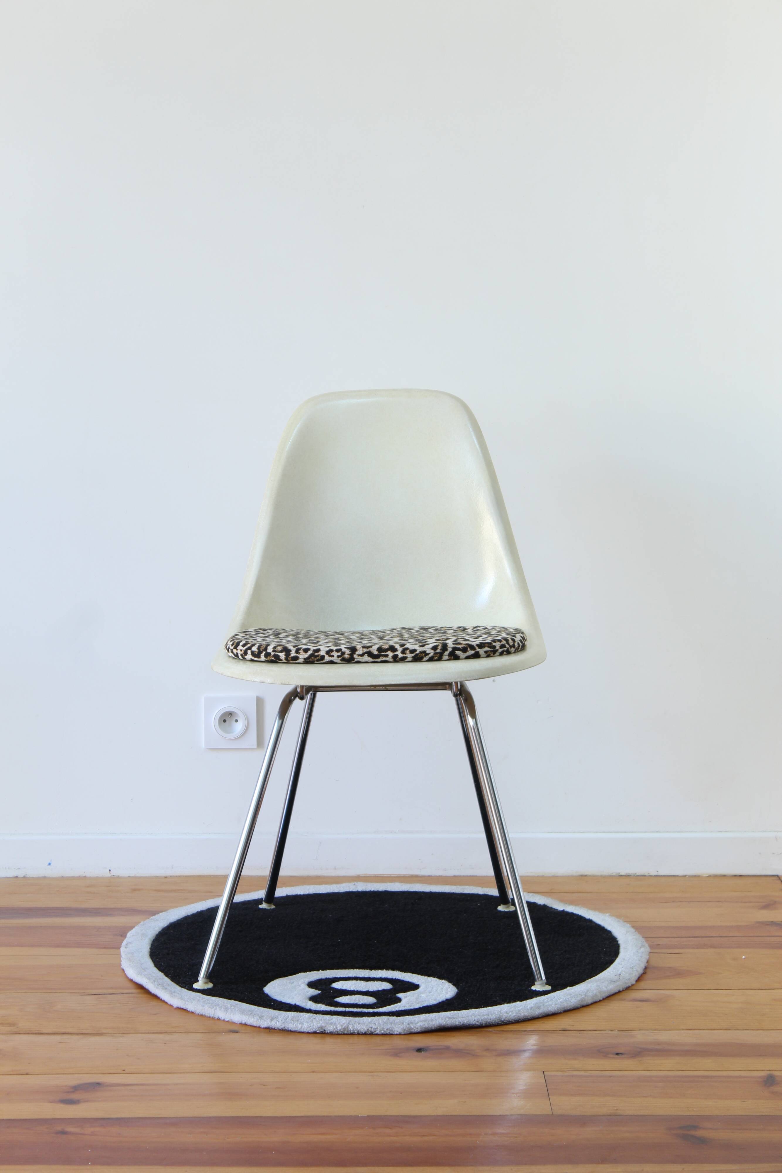 DSX fiberglass chair by Charles & Ray Eames for Herman Miller