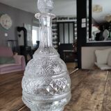 Round molded glass decanter with cap