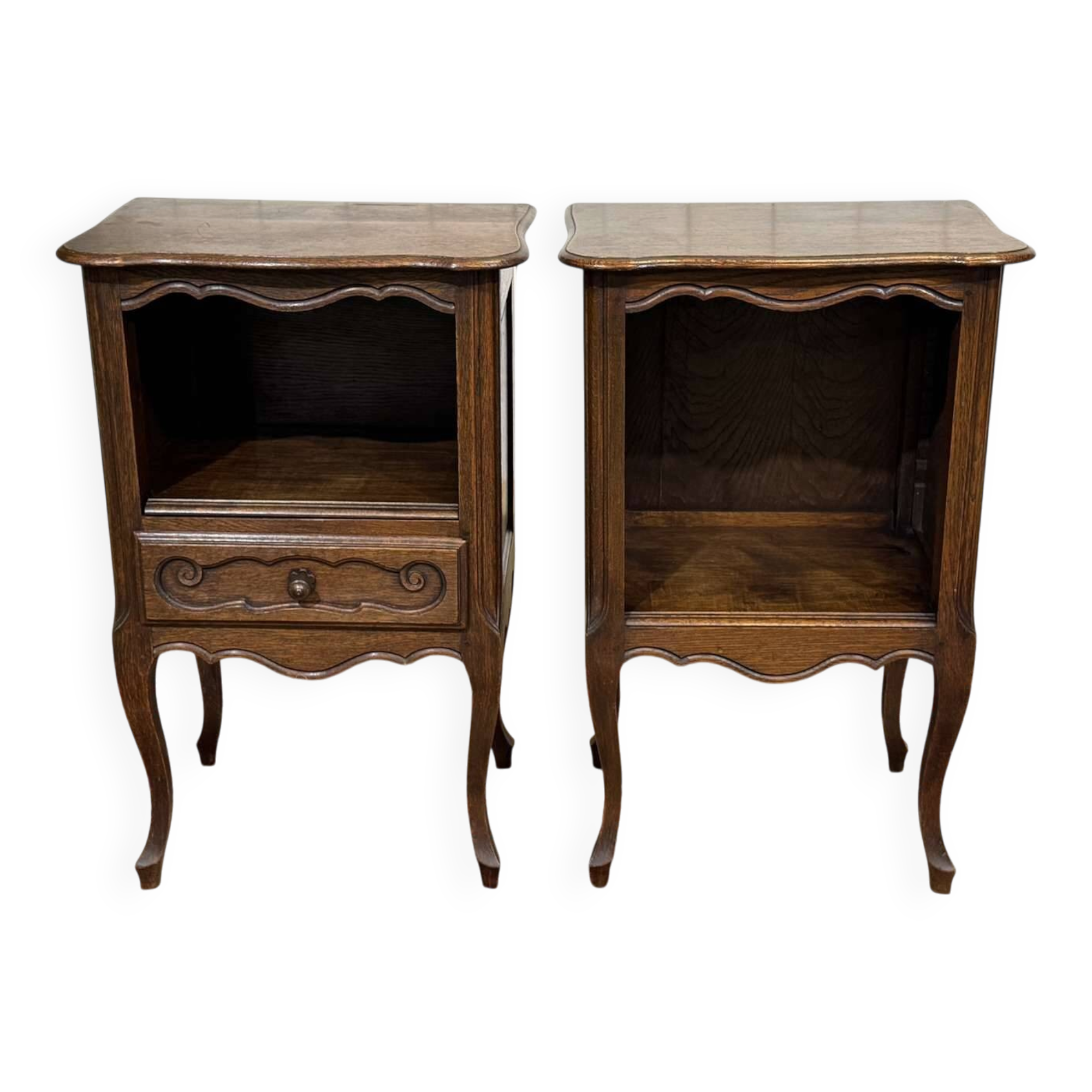 Pair of oak bedside tables in Louis XV style from the 1950s.