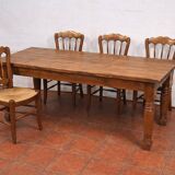 4 rustic farmhouse chairs made of wood and straw