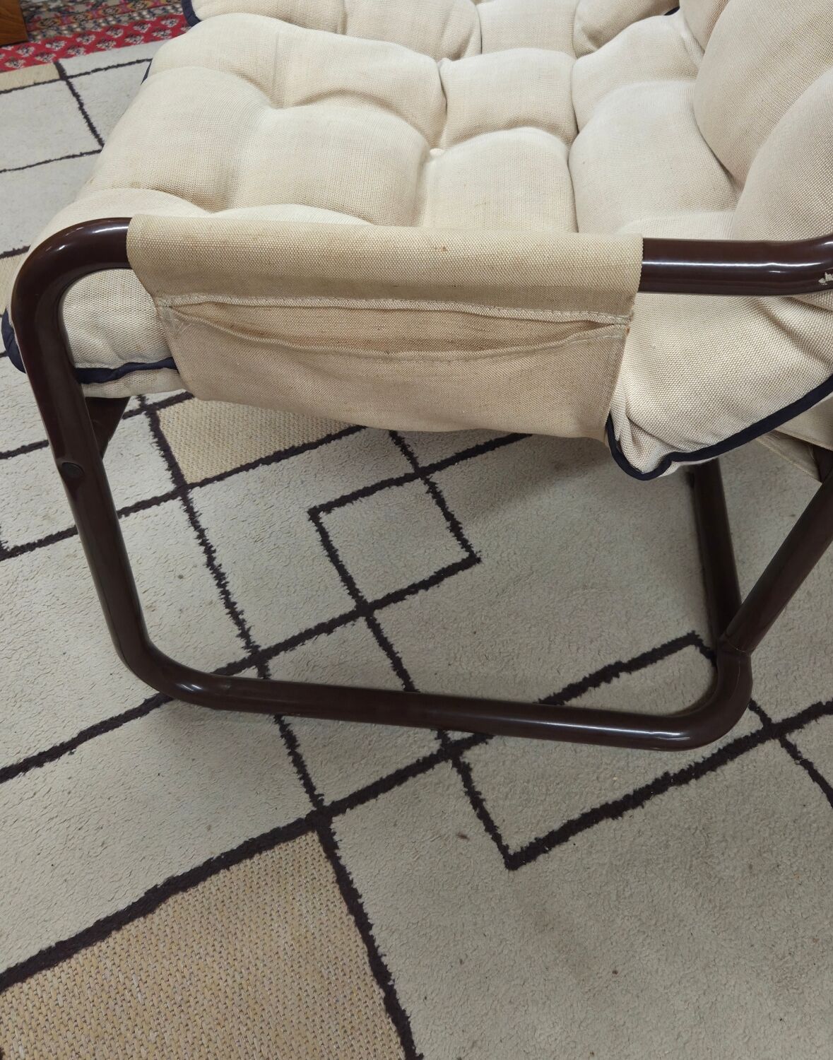 Tubular two-seater bench from the 1970s.