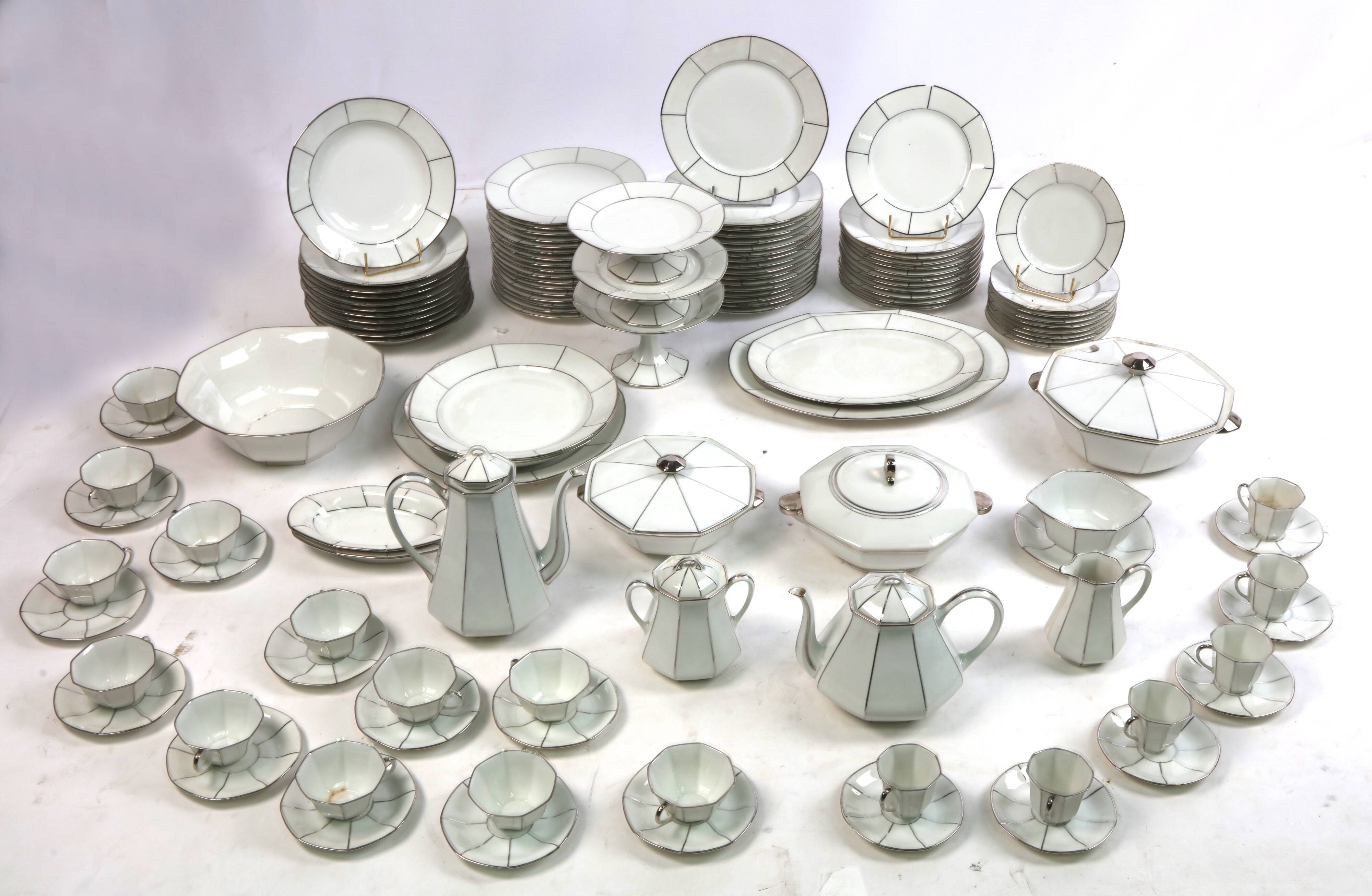Bernardaud rare table service with platinum pattern art deco