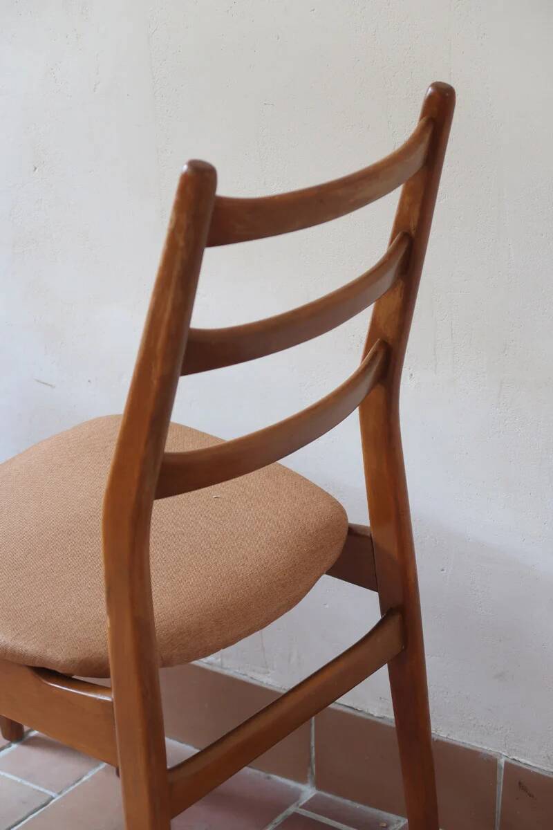 2 vintage Scandinavian wooden chairs from the 1960s.
