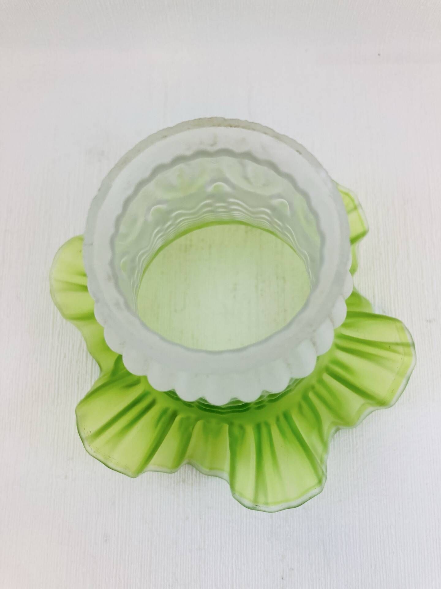 Antique wall lamp with swan neck + pleated green tulip - Art Deco