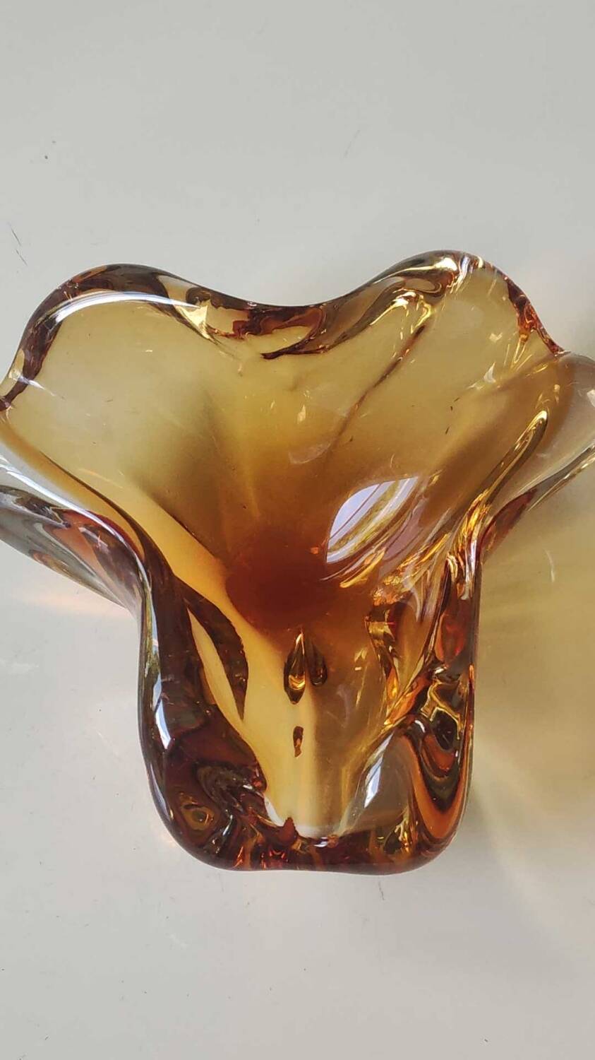 Murano ashtray/pocket tray free organic floral shape. amber tones. dim 17 x 14 cm