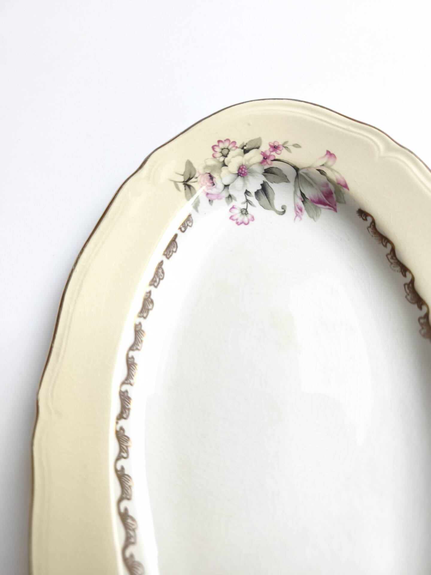 Ravier vintage L'Amandinoise model Paola white cream flowers