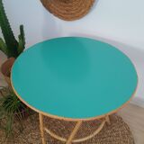 Table basse tripode en rotin relookée vintage