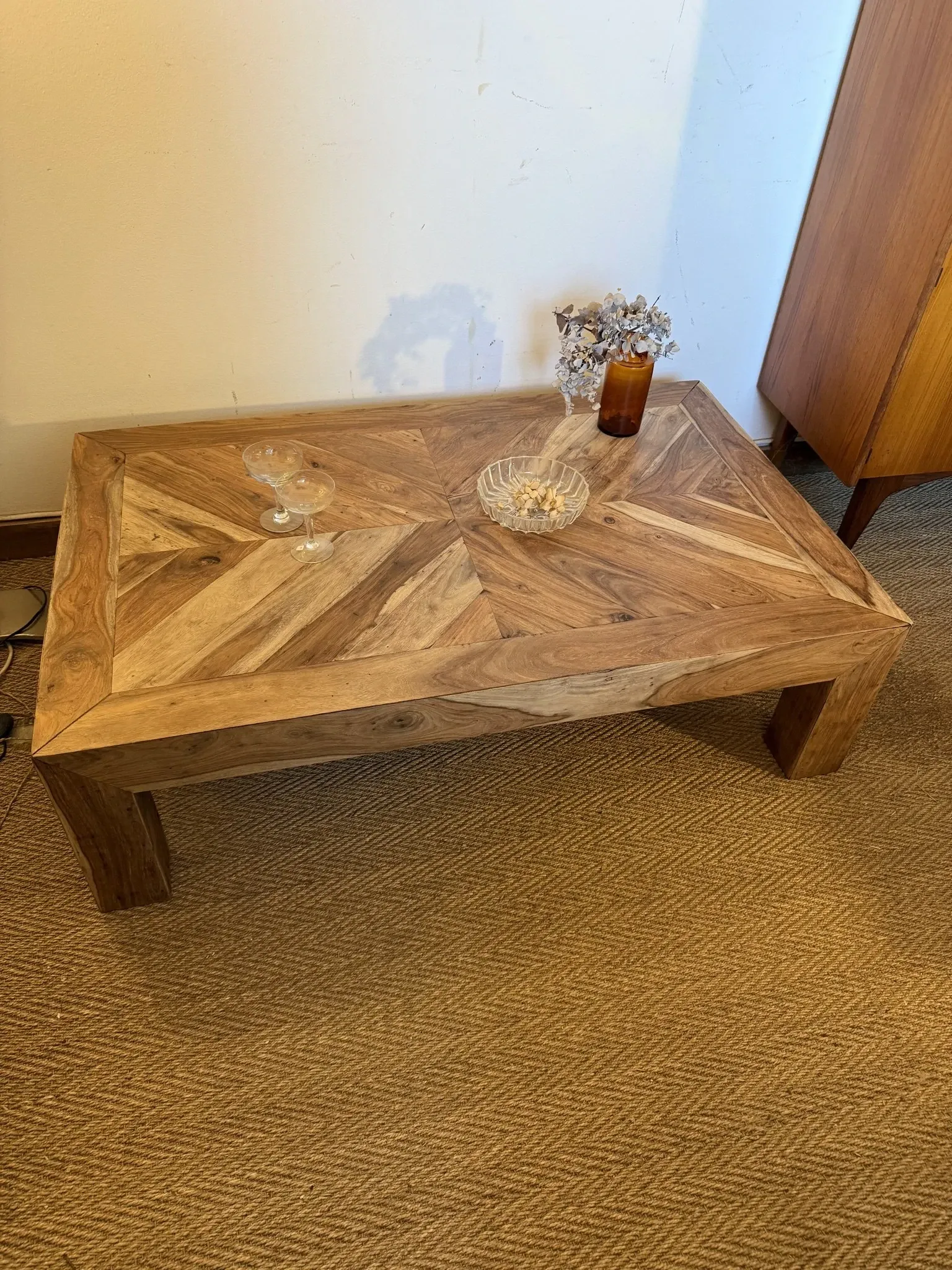 Large coffee table made of solid sheesham wood, with a diamond point marquetry top.