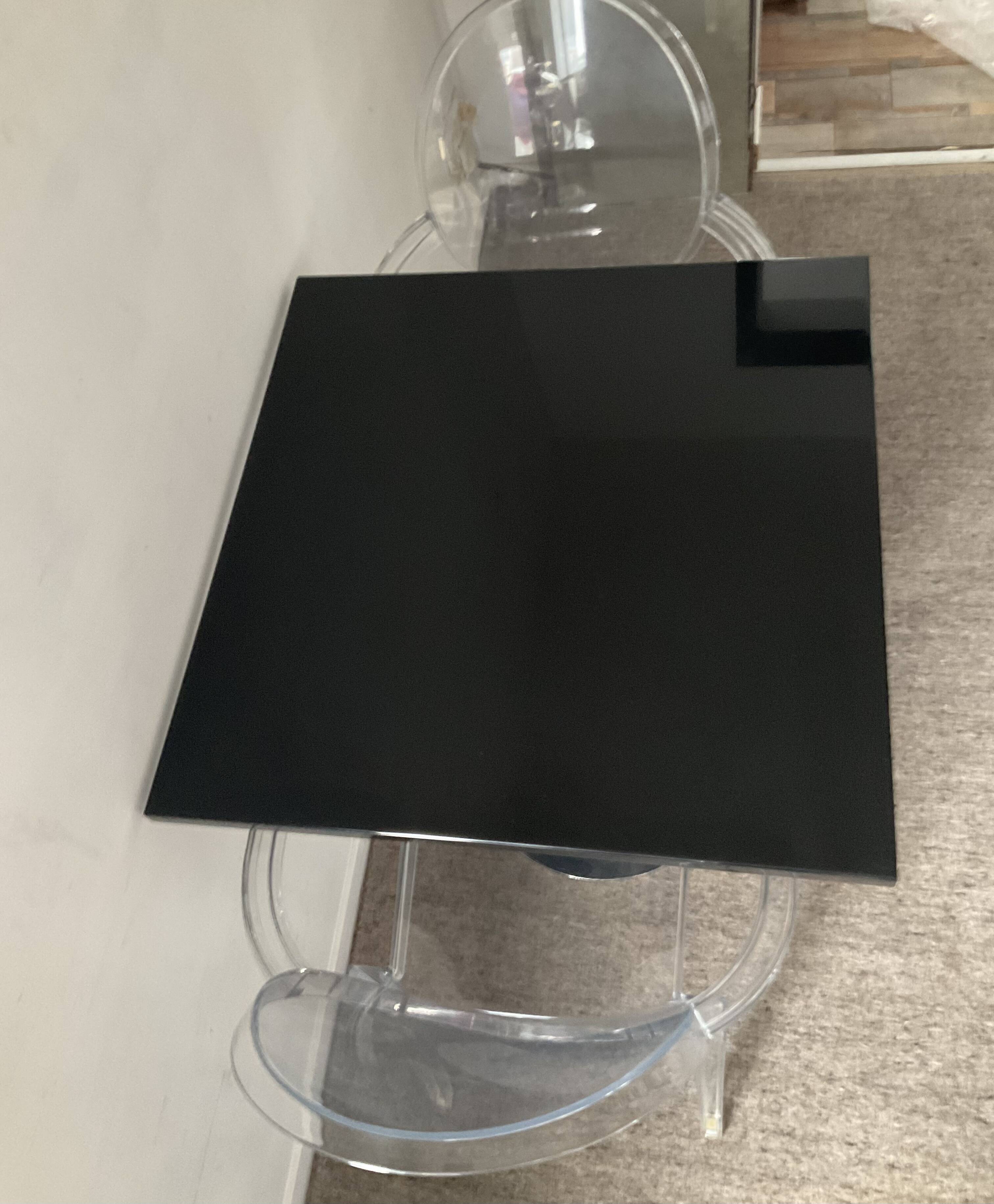 Ensemble Philippe Starck Kartell table à manger Top Top et 2 fauteuils Louis Ghost