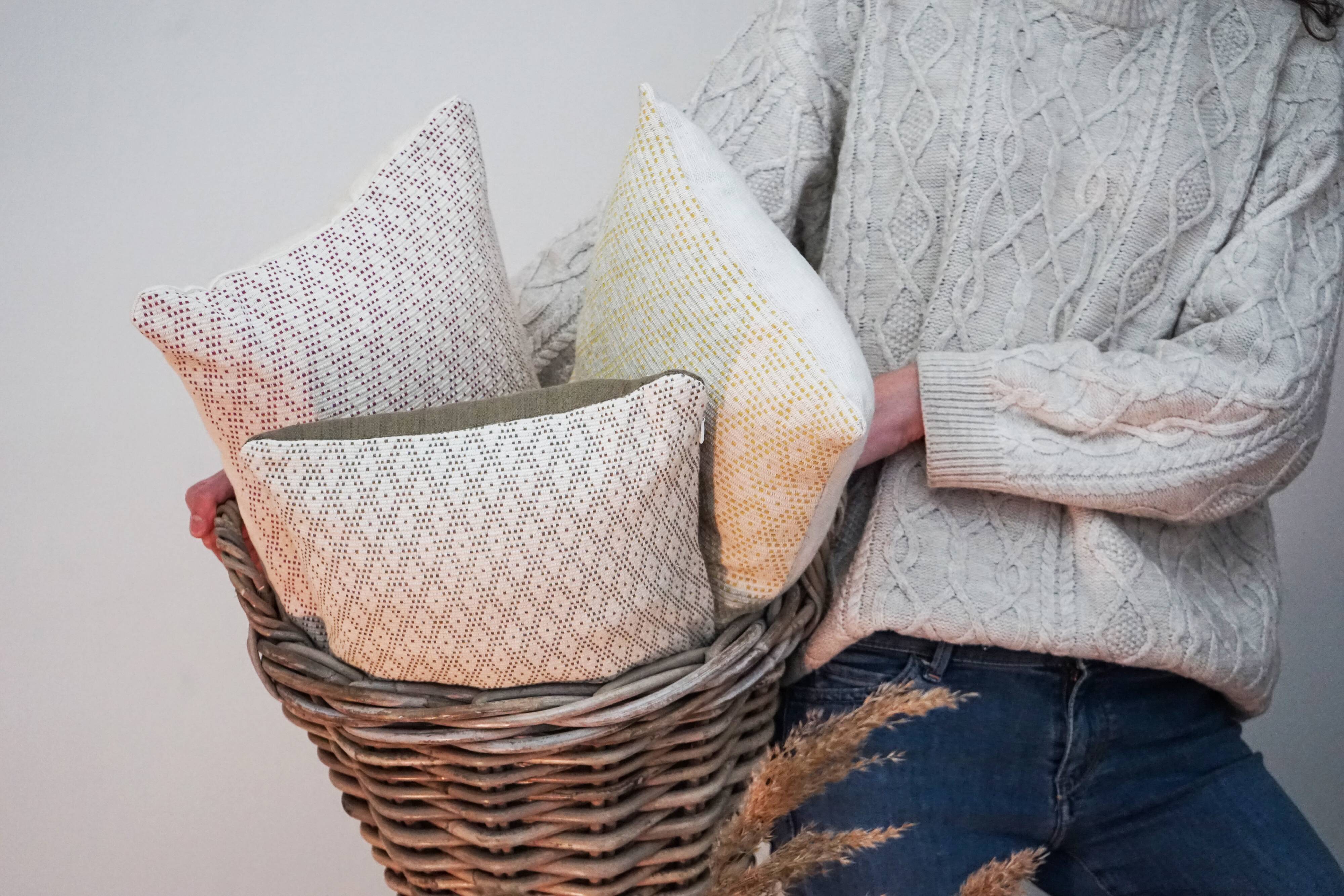 Cushion Balu Chauung white and olive 30x50cm