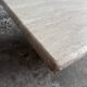 Table basse italienne en travertin – années 1970