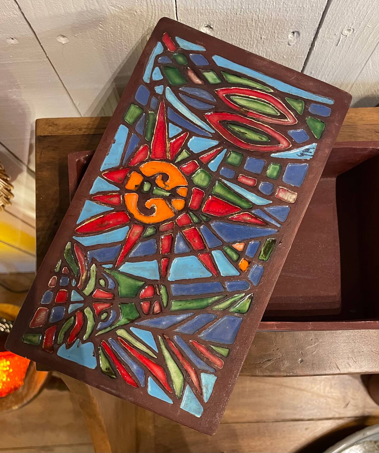 Ceramic box by Gabrielle Mankiewicz