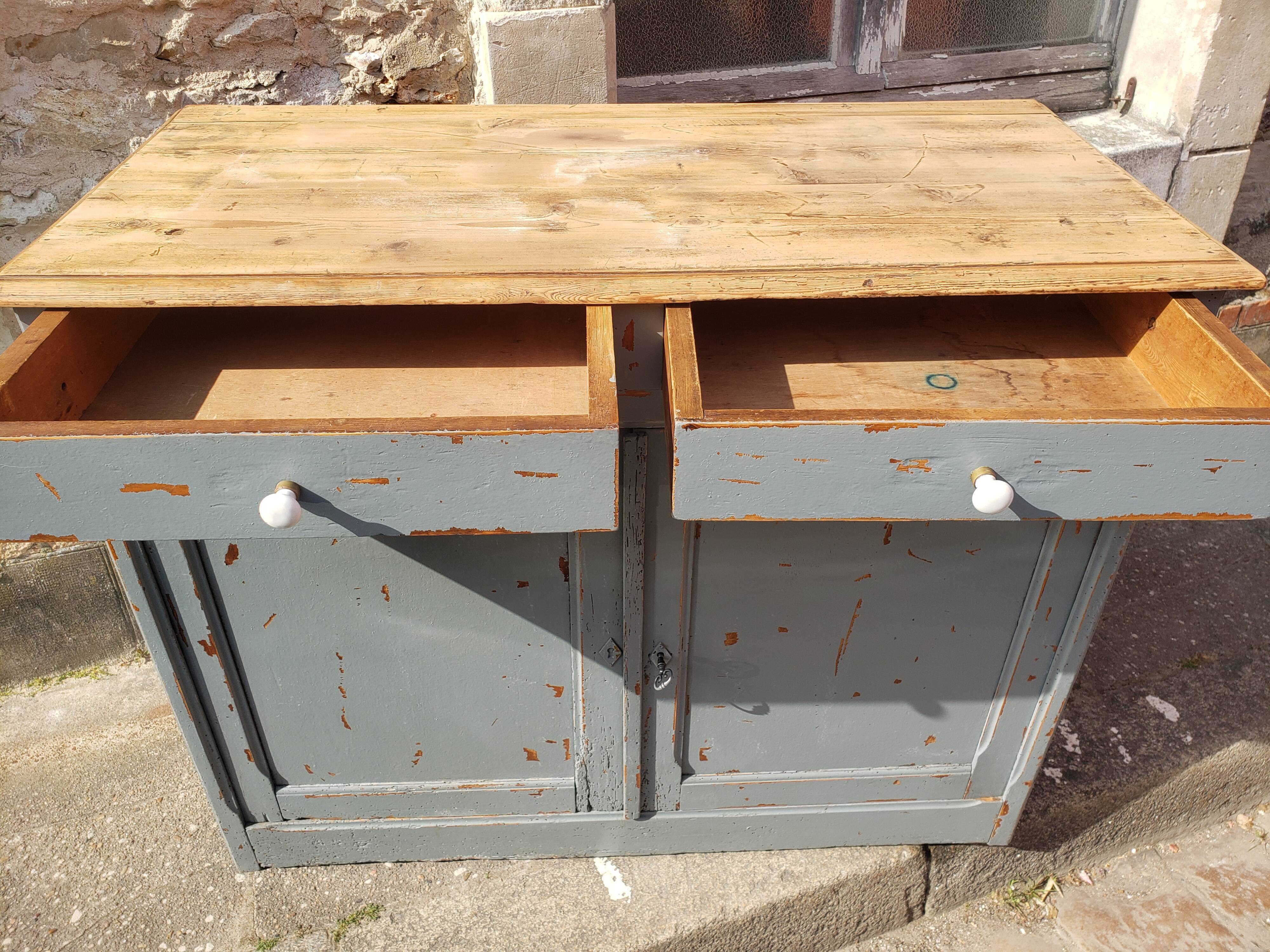 Slate and raw Parisian buffet