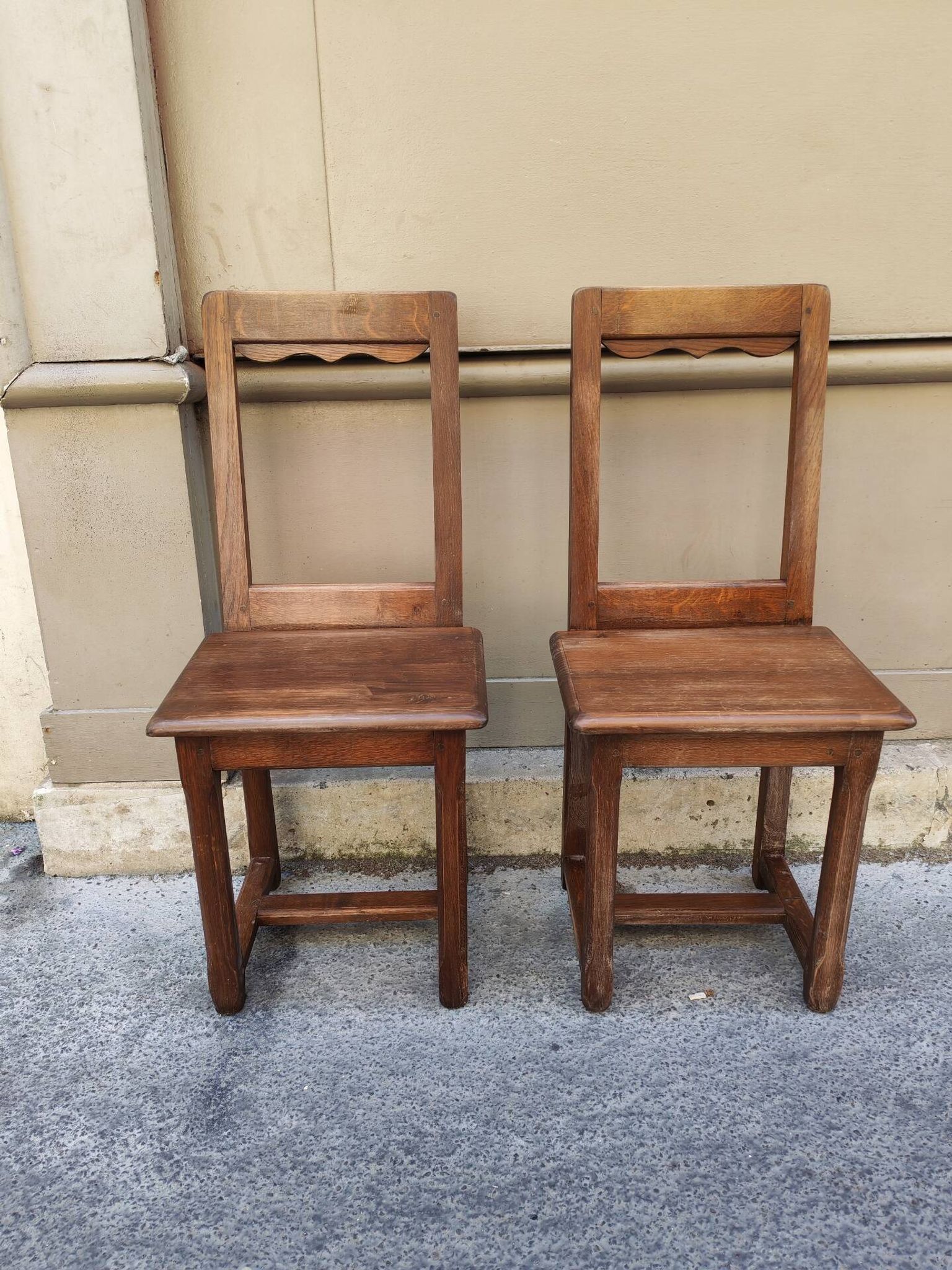 Paire de chaises Lorraines en bois brut