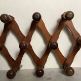 Ancien porte manteau accordéon en bois.