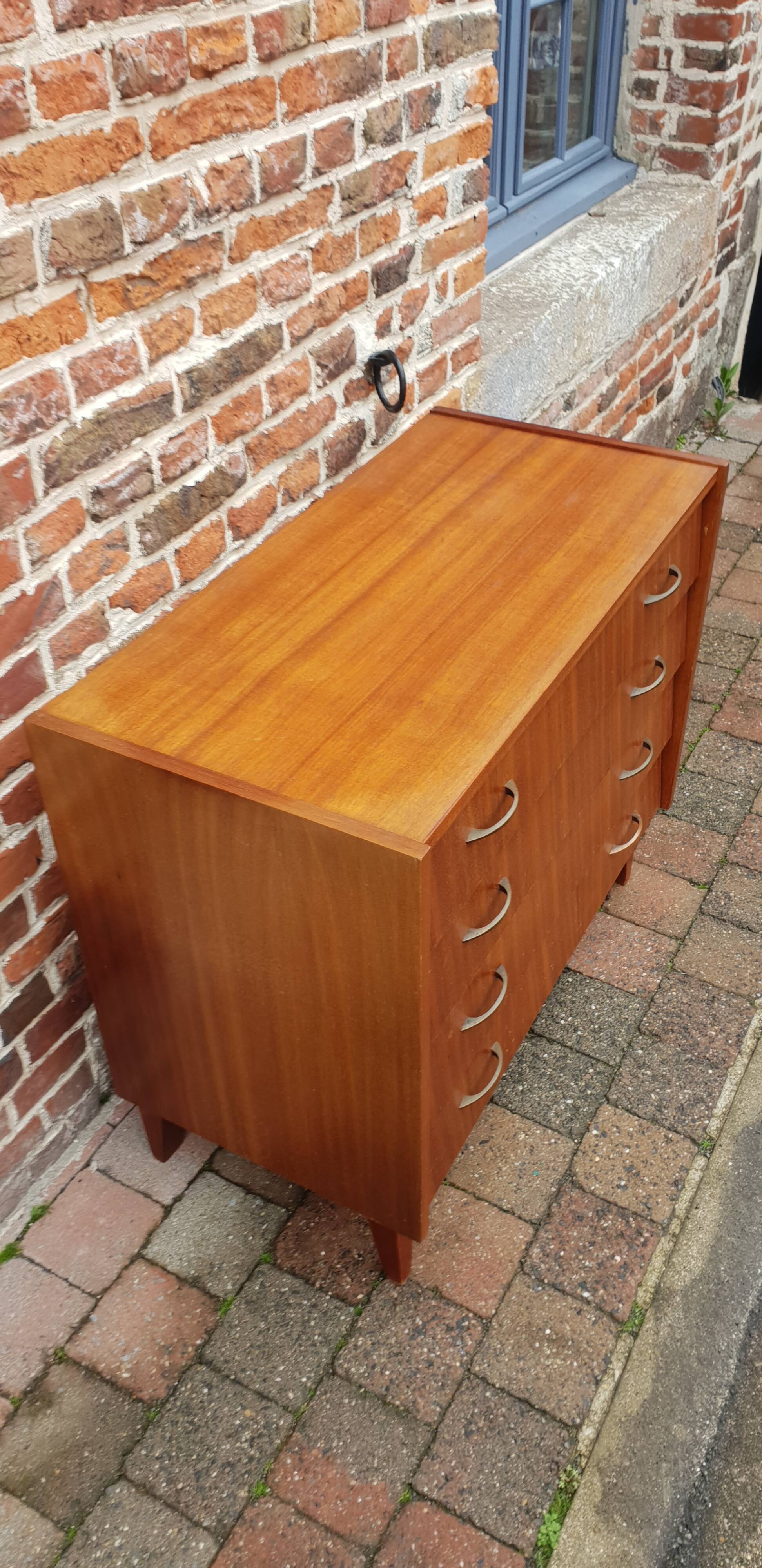 Commode 4 tiroirs avec poignées numérotés