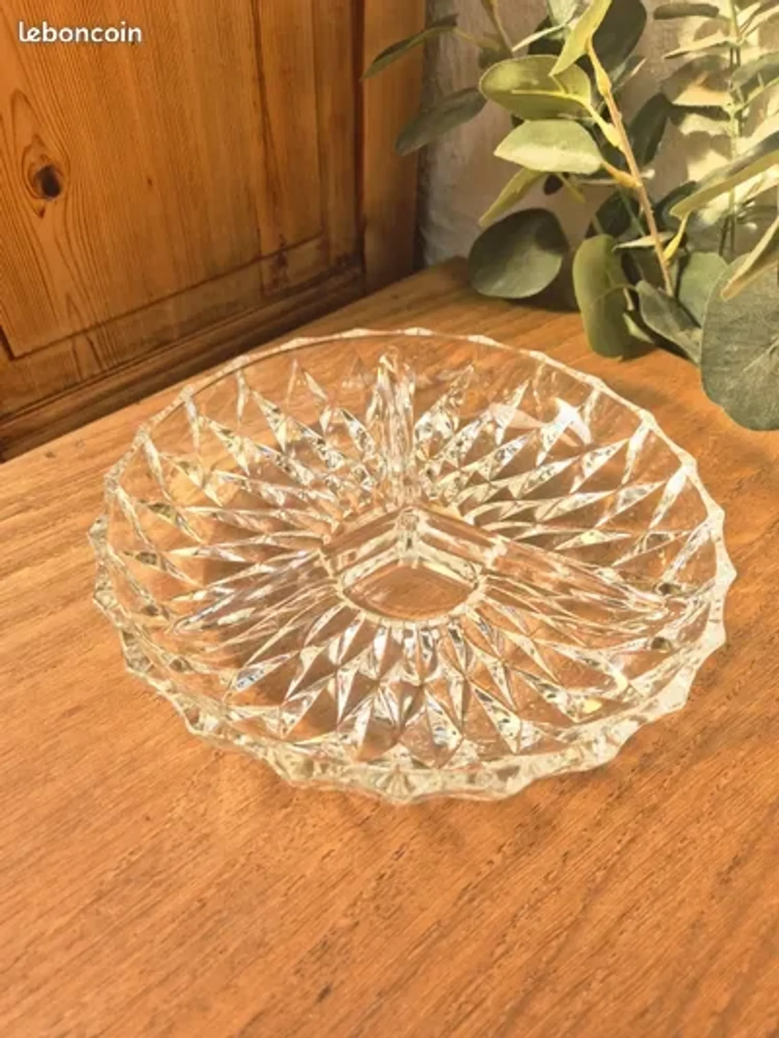 Vintage compartmentalised plate