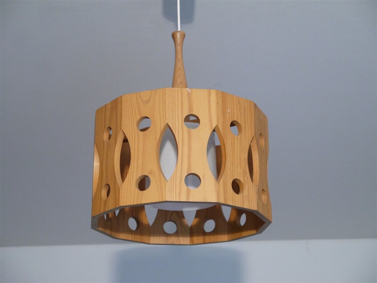 Suspension scandinave en bois 1960