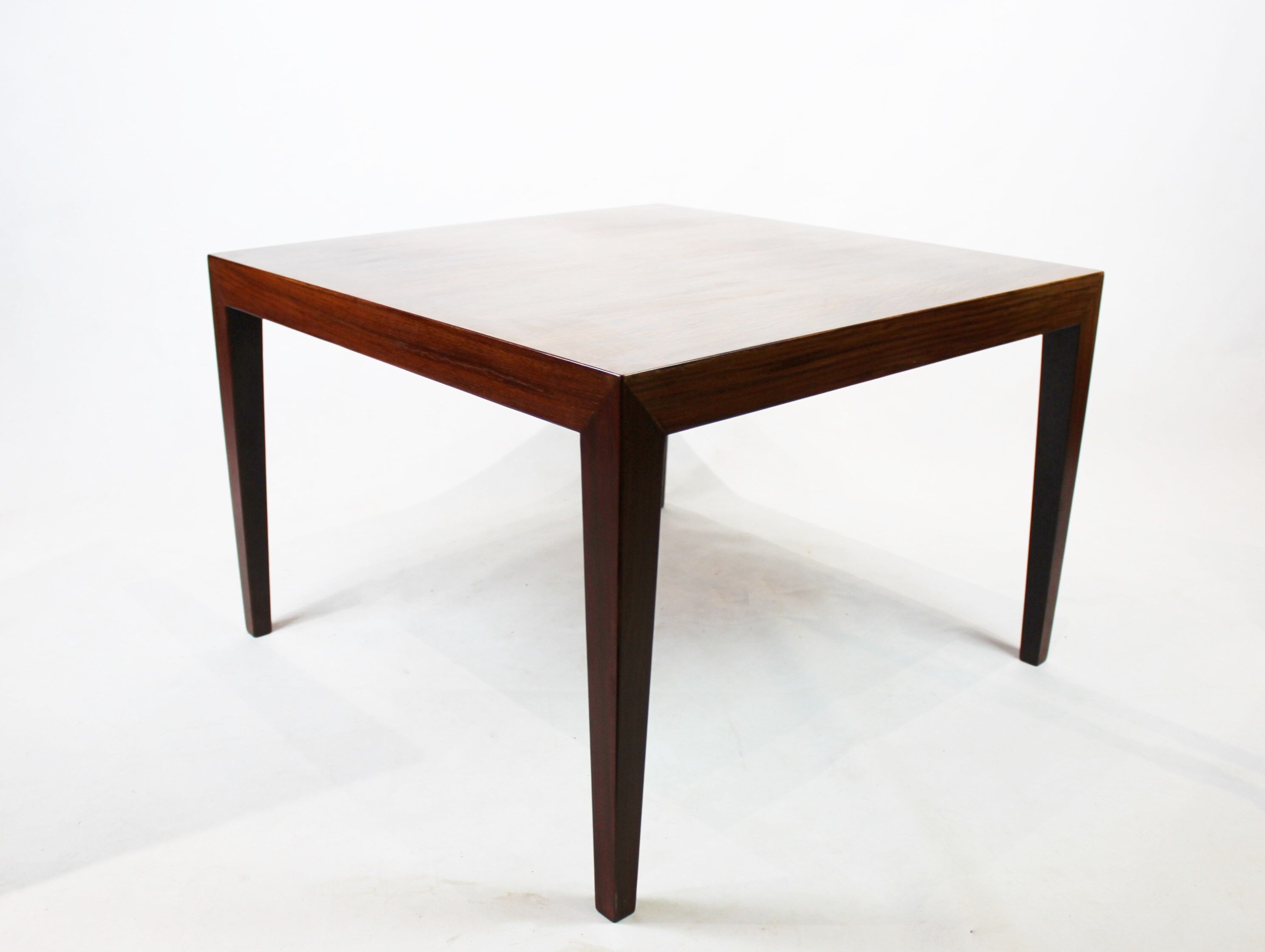 Table basse de bois de rose par Severin Hansen pour Haslev Furniture des années 1960.