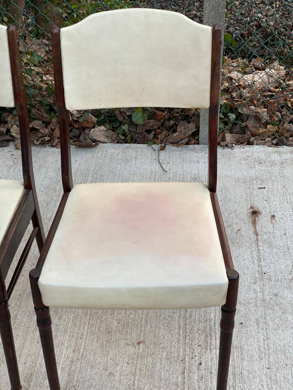 4 Scandinavian chairs in solid wood and white imitation leather