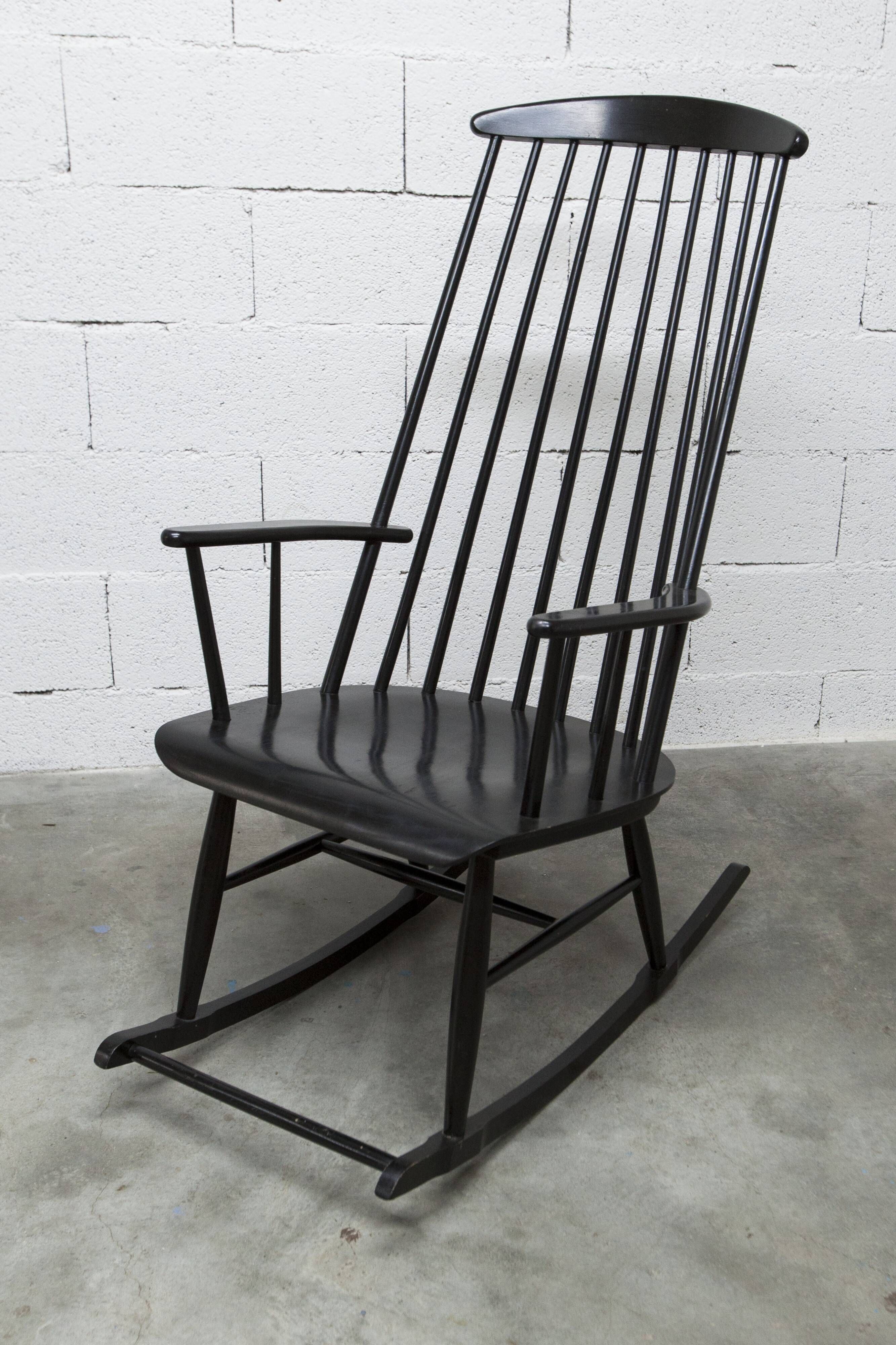 Scandinavian style rocking chair Tapiovaara 1960 in very good condition.