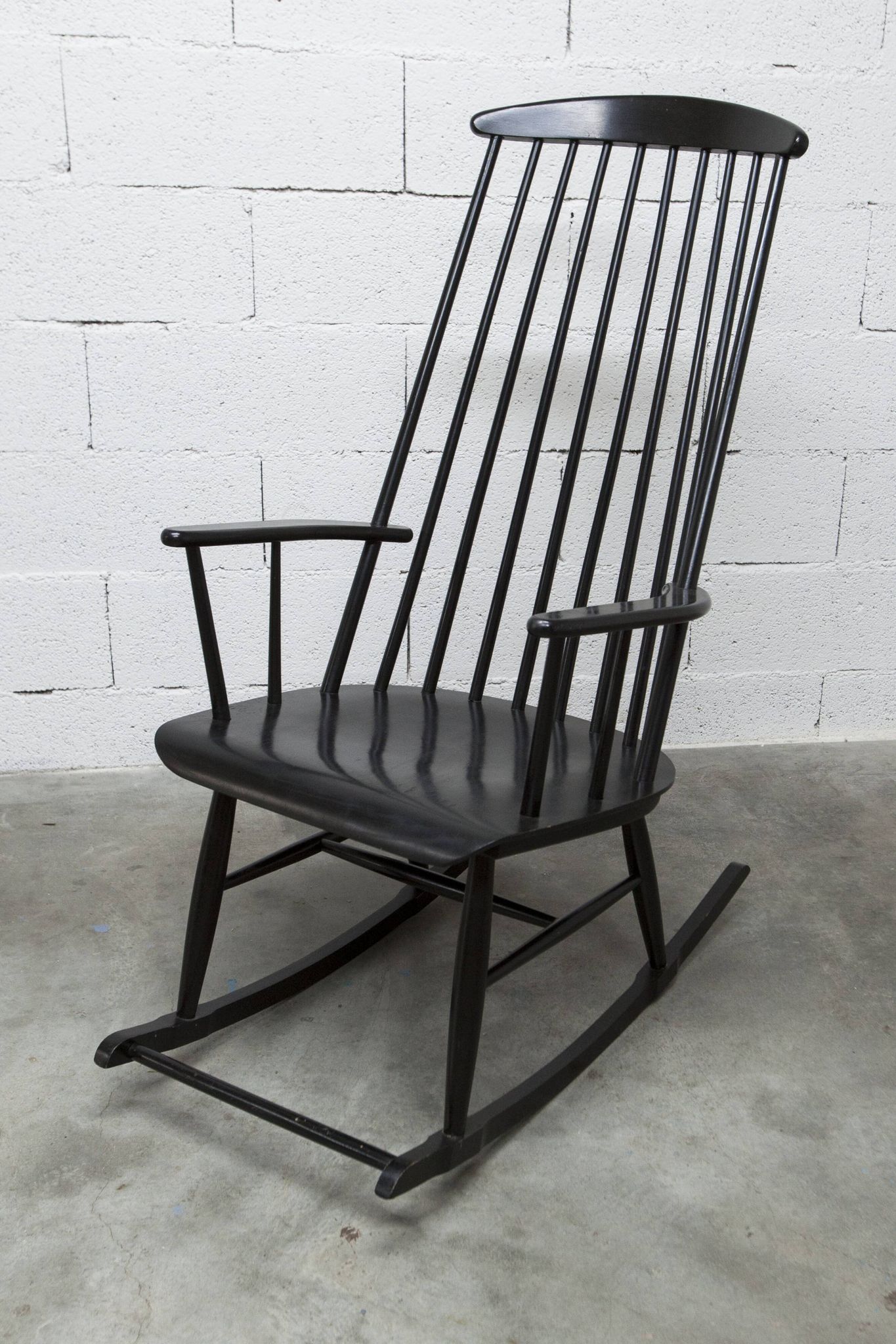 Scandinavian style rocking chair Tapiovaara 1960 in very good condition.