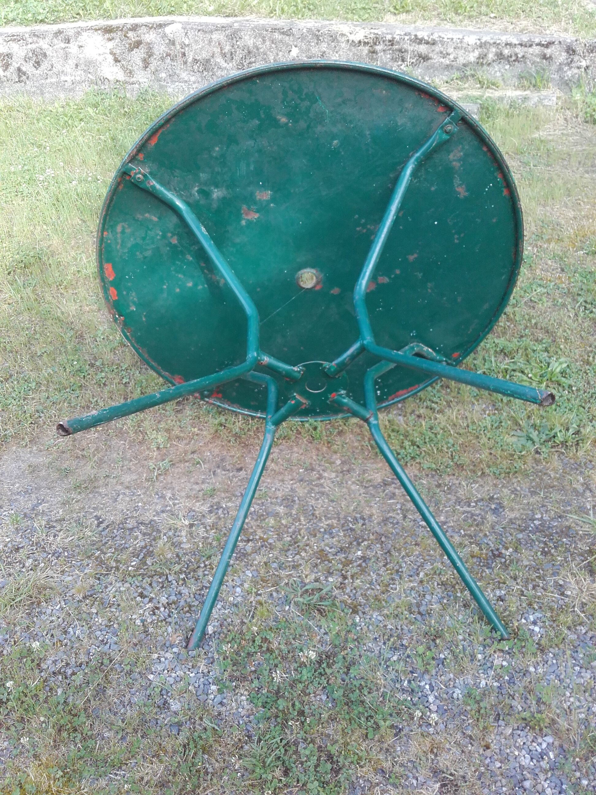 Old-house bistro table in wring iron