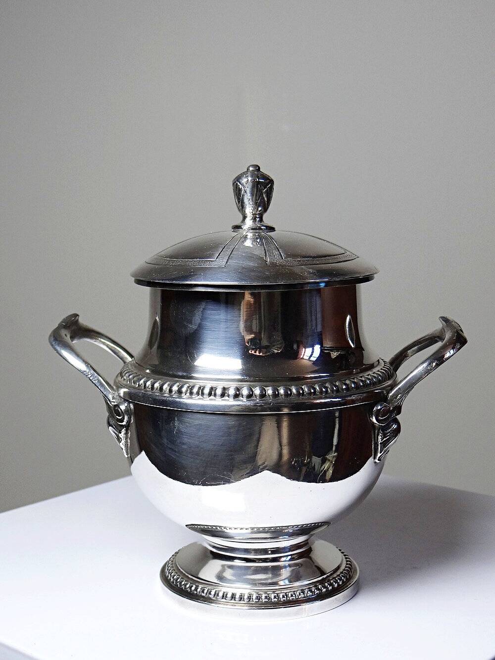 Elegant silver-plated sugar bowl from the 1880-1930 period.