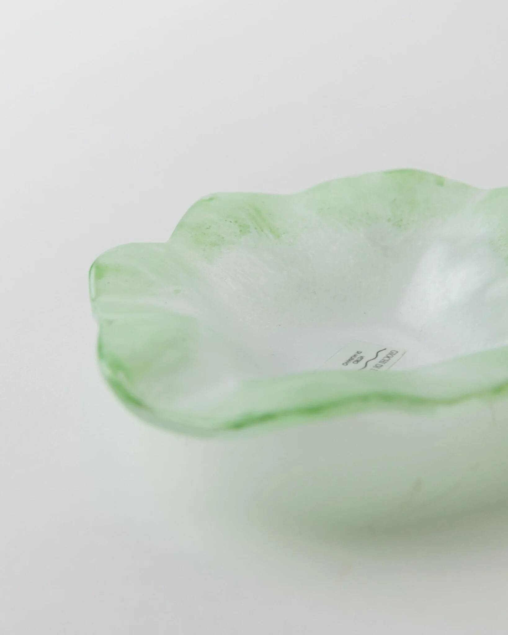 Bol en verre de Murano vert par Giochi di Luce - Plat sculptural ondulé d'Italie des années 1980 pour cendrier ou porte-savon.