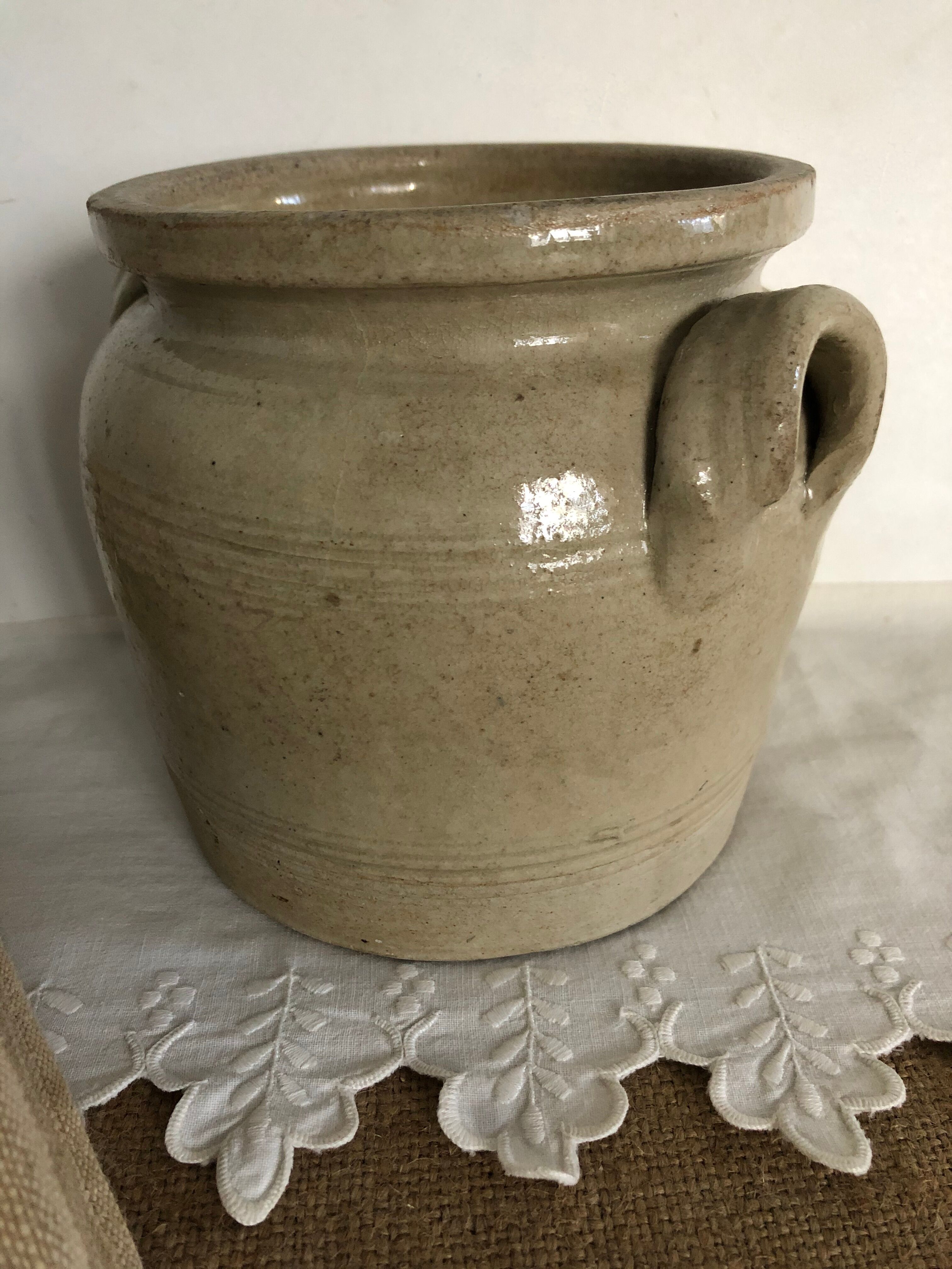 Glassed sandstone pot, kitchen, chic countryside